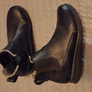Kuru Chelsea boots